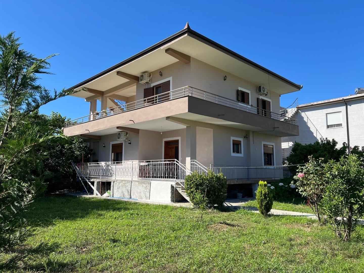 Villa Fjorentin Berat Buitenkant foto